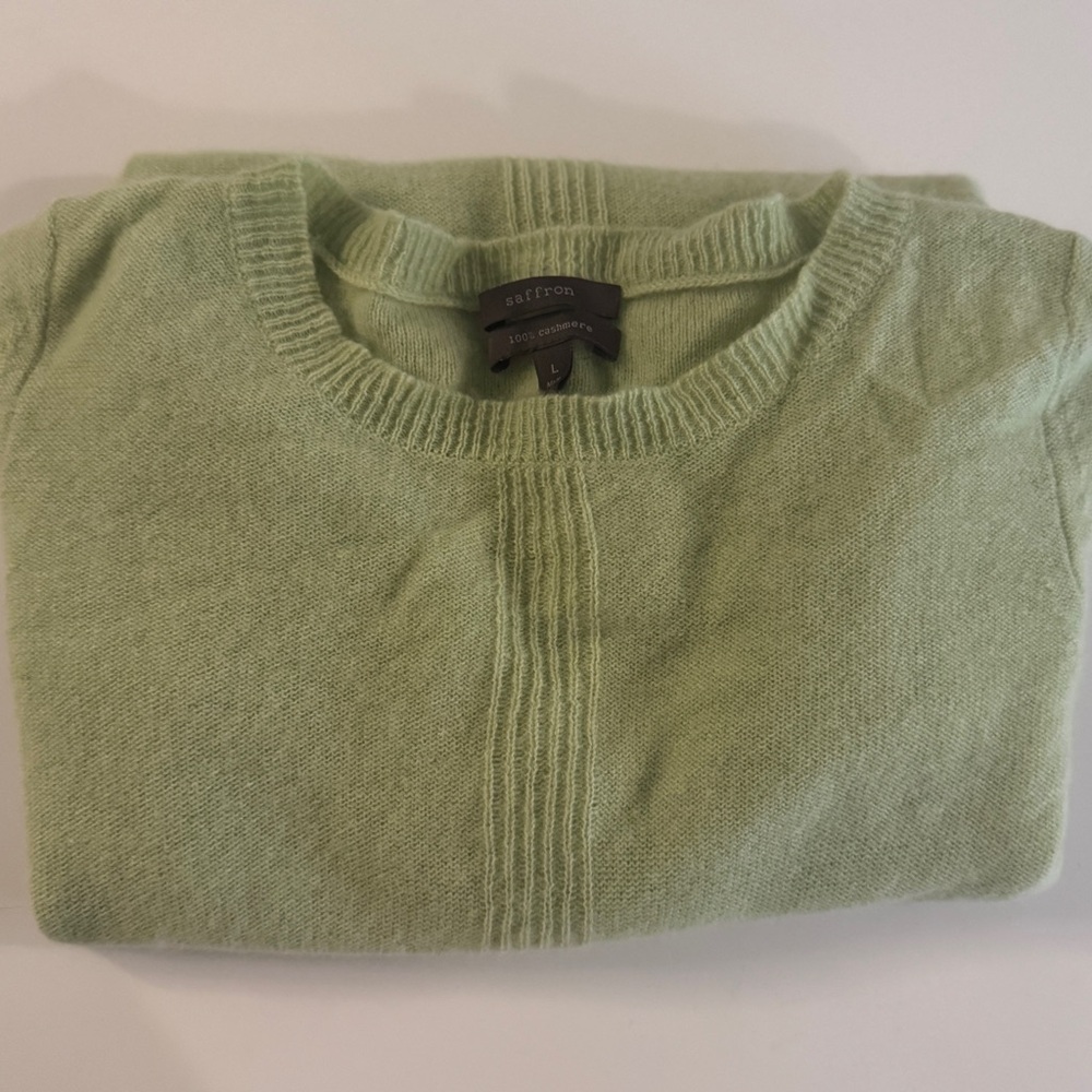Elegant Green Women's Sweater